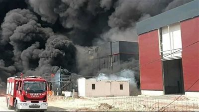 حريق هائل يلتهم مصنعًا في مورشة خورت الصناعية وسط إيران| فيديو