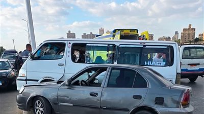 إصابة ثلاثة أشخاص نتيجة حادث سيارة ملاكي بميكروباص علي كورنيش المعادي