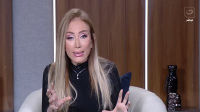 ريهام سعيد تنتقد مواقع تتجاهل شفاء طفلة وتنشغل بقضيتها مع كروان مشاكل