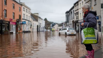 إعلان حالة الطوارئ الكبرى بعد فيضانات العاصفة كلوديا في ويلز l فيديو
