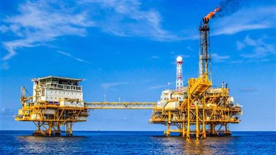  اقتصادي يبرز جهود الدولة في توسيع نطاق الاستكشافات البرية والبحرية للبترول 