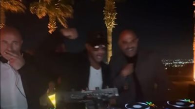 رغم وفاة والده.. محمد رمضان يحضر حفل زفاف رجل الأعمال أحمد طارق