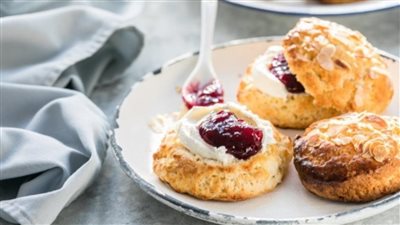 طريقة عمل السكونز الإنجليزية المخبوزة البريطانية الشهيرة