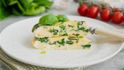 جربي البيض المخبوز بالسبانخ… وصفة مغذية جاهزة في دقائق 	