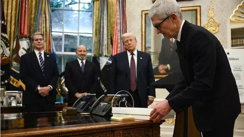 ترامب والرئيس التنفيذي