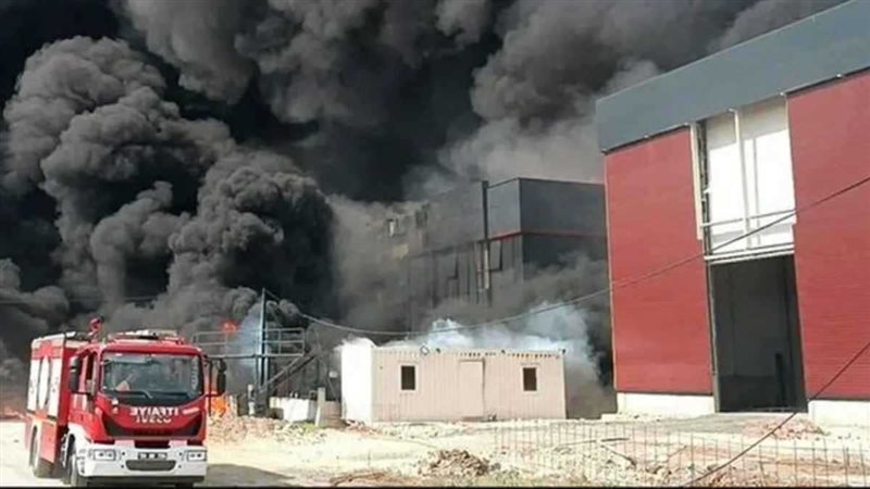 حريق هائل يلتهم مصنعًا