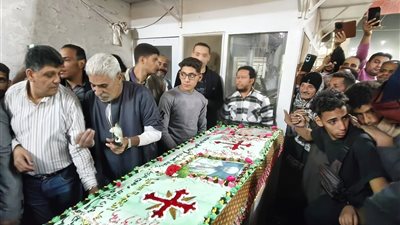 تورته بطول 5 أمتار تُشعل احتفالات دير مارجرجس بالرزيقات في الأقصر