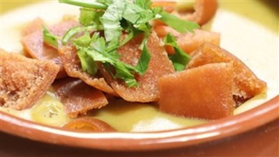 شوربة العدس الساخنة بالبطاطس .. وصفة سريعة ولذيذة 	