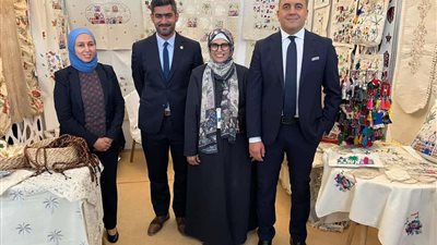 شباب تنميةالمشروعات يشاركون في معرض الصالون الدولي للصناعات التقليدية بالجزائر