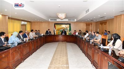 محافظ الفيوم يؤكد على ضرورة تكثيف عمل اللجان الفنية.. وتسريع وتيرة العمل بملف 