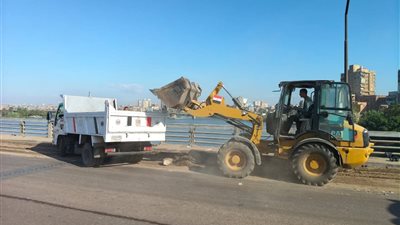 بتوجيهات محافظ الغربية.. حملة مفاجئة تعيد الانضباط لكوبري المعاهدة بكفر الزيات