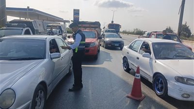 أمن الغربية يشن حملة مرورية عاصفة لفرض الانضباط على الطرق الرئيسية بالمحافظة