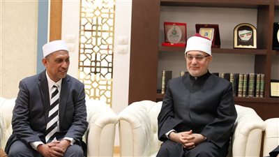 مفتي الجمهورية يستقبل وفدًا رفيع المستوى من المسؤولين الدينيين بولاية بهانج 