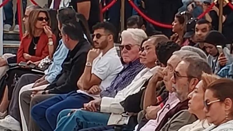 نجوم الفن في ندوة