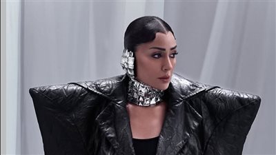 غادة عبدالرازق بإطلالة غريبة وغير مألوفة في أحدث جلسة تصوير لها 