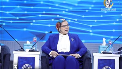 أمل عمار تشارك في فعاليات الجلسة الختامية بعنوان