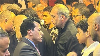 وزير الرياضة أشرف صبحي يقدم واجب العزاء في الراحل محمد صبري