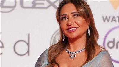 ليلى علوي ترتدي فستان بسعر 98 ألف جنيه في فعاليات القاهرة السينمائي 