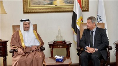خالد عبدالعزيز يلتقي وزير الإعلام البحريني لبحث تعزيز الشراكة الإعلامية 