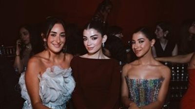 النجمات في الصفوف الأولى بعرض المصمم اللبناني رامي قاضي 