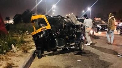 مصرع شخصين وإصابة 2 آخرين في اصطدام ميكروباص بتوك توك في البحيرة