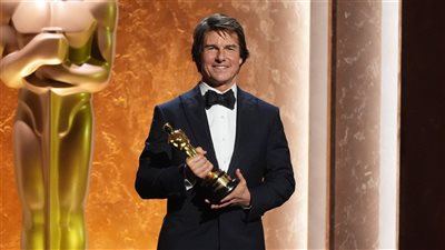 توم كروز يحصل على جائزة الأوسكار الفخرية ويعلق : السينما تأخذني حول العالم