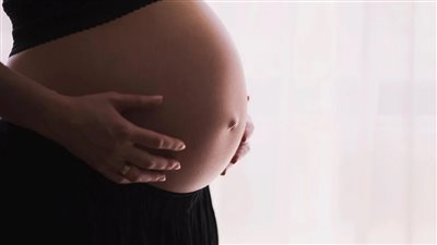 ظاهرة نادرة.. برازيلية تلد توأمًا من أبوين مختلفين