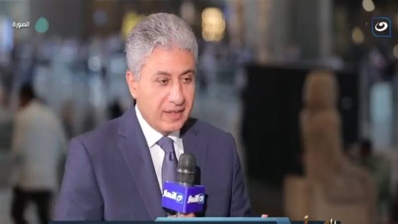  وزير السياحة والآثار