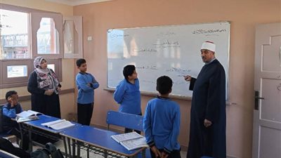 رئيس منطقة السويس الأزهرية يتابع سير الدراسة بمعهد بنين جنيفة