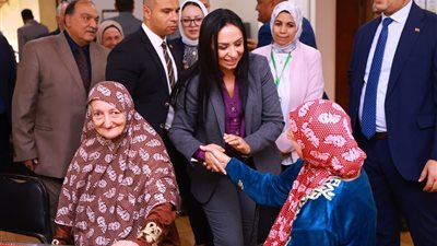 وزيرة التضامن الاجتماعي تختتم جولتها بالفيوم بزيارة دار أبو بكر الصديق للمسنين