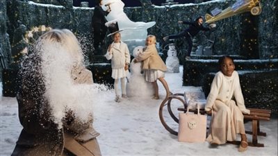 ديور تحتفل بموسم الأعياد.. عالم ساحر وتصميمات فاخرة