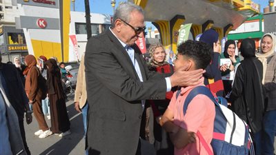 محافظ الغربية يتدخل ميدانيًا لتخفيف تكدس المواصلات في طنطا