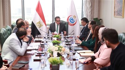 عبدالغفار يعقد اجتماعا لتقييم التكنولوجيا الصحية بالتعاون مع المعهد البريطاني