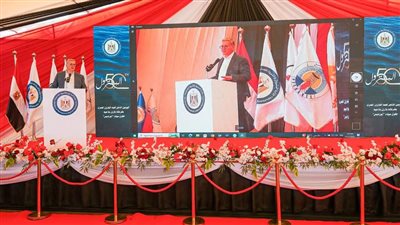 وزير البترول  يشارك العاملين احتفالهم باليوبيل الذهبي لعيد البترول|صور