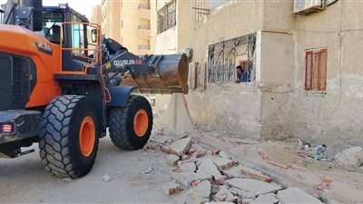حي فيصل بالسويس يكثف حملات النظافة وإزاله التعديات على أملاك الدولة 