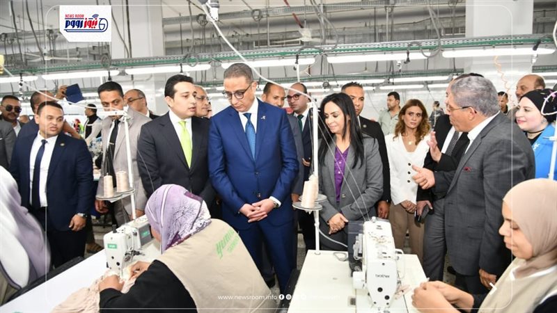الوزيرة تتفقد مصنع