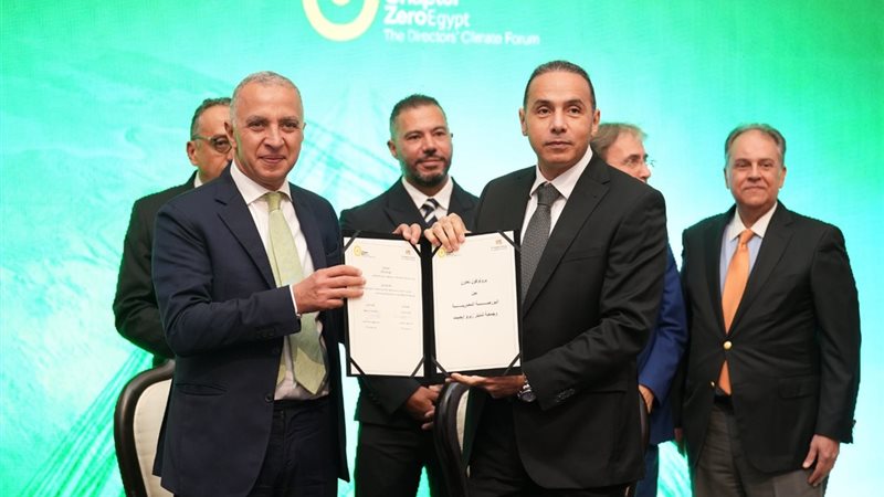  الدكتور إسلام عزام