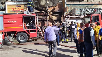 السيطرة علي حريق اكشاك بالمنشية في الإسكندرية و إخلاء الشهر العقاري بسببه