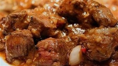 وصفة اللحمة بالبصل كما تحضر في المطابخ العربية طعم يذوب في الفم