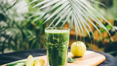 6 مشروبات طبيعية لتعزيز الكولاجين ونضارة بشرتك .. تعرفي عليها