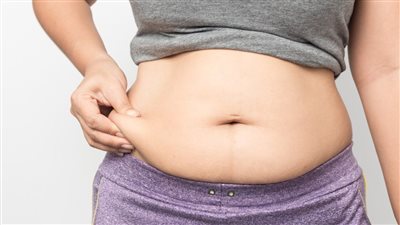 منها الإجهاد والنوم.. أسباب وراء دهون البطن وظهور الكرش