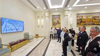السكة الحديد تستقبل وفداً برلمانياً من جنوب أفريقيا وتستعرض أحدث منظومتها 