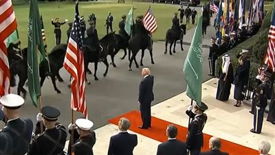 بسجادة حمراء واستقبال عسكري حافل.. ترامب يستقبل ولي عهد السعودية بالبيت الأبيض