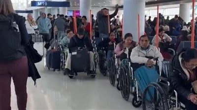 إساءة استخدام الكرسي المتحرك في المطارات.. فما القصة؟