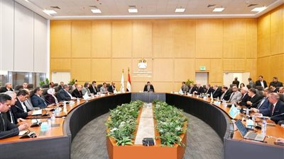  وزير الإسكان يجتمع برئيس الشركة القابضة لمياه الشرب والصرف الصحي 