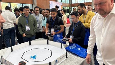 مدير البيت الروسي في زيارة لأسبوع الروبوتات والتقنيات العلمية بالأكاديمية 