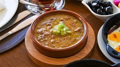 فول مدمس بالحمص على الطريقة اللبنانية .. طبق أساسي للمائدة العربية 	