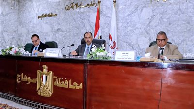 إجراءات أسرع للمواطنين.. محافظ سوهاج يوجّه بحسم ملفات التقنين دون تعطيل