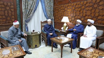 شيخ الأزهر يستقبل رئيس جامعة سراج الهدى الهنديَّة لبحث التعاون المشترك