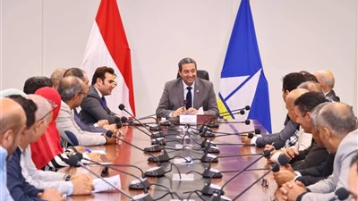 محافظ دمياط يعقد اجتماعا موسعا لدعم الأندية وتعزيز الاستثمار الرياضي 